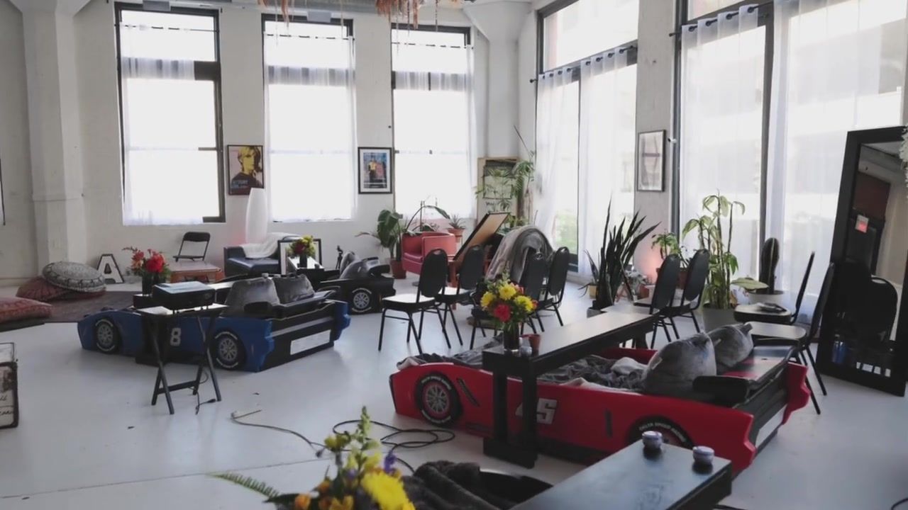 Chicago, 2022: black and blue race-car beds with trays, flowers and candles before doors